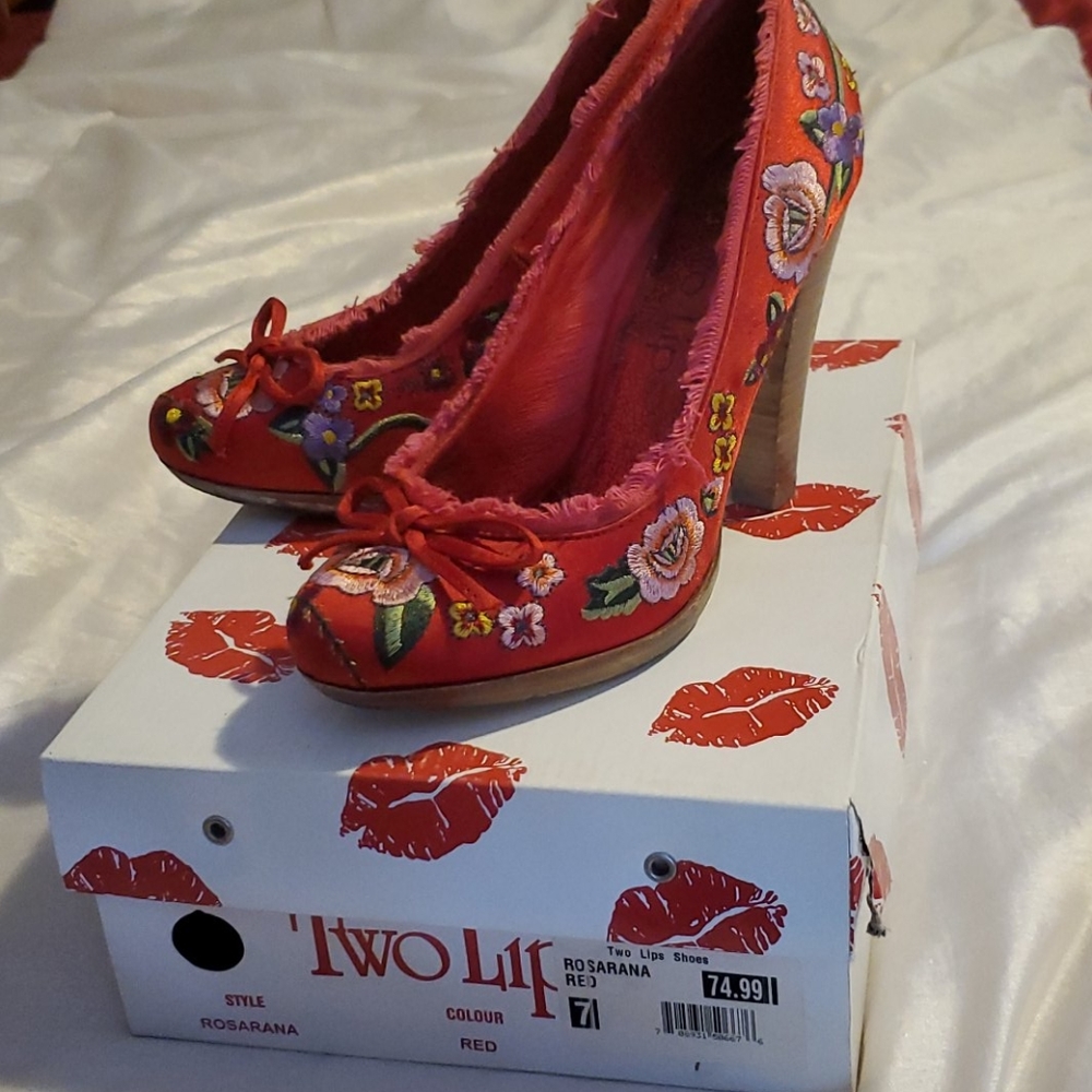 Two Lips red embroidered heels size 7